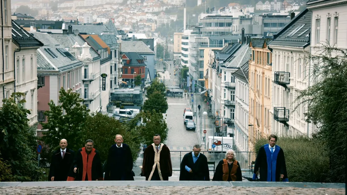 Academics in gowns walking up a street in Bergen in UiB's opening film