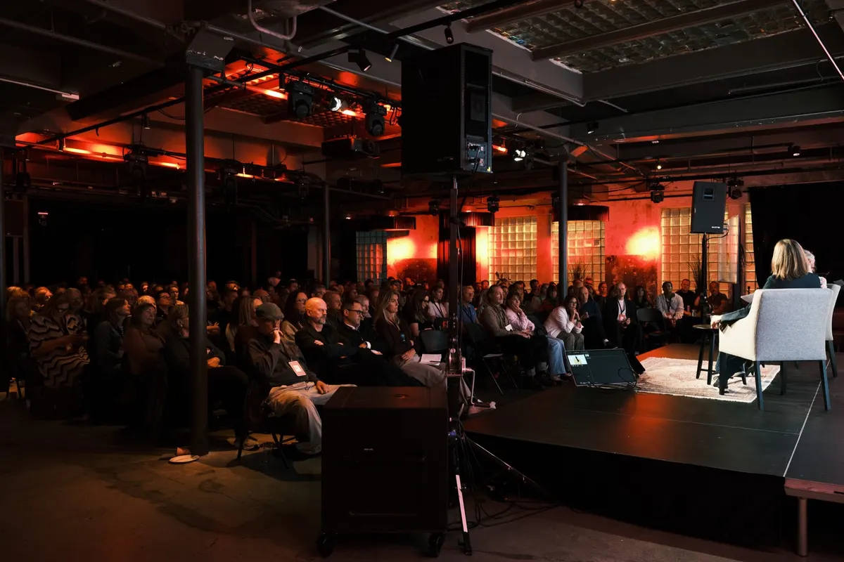 Overview of the hall at Kulturhuset with the audience and a conversation on a low stage