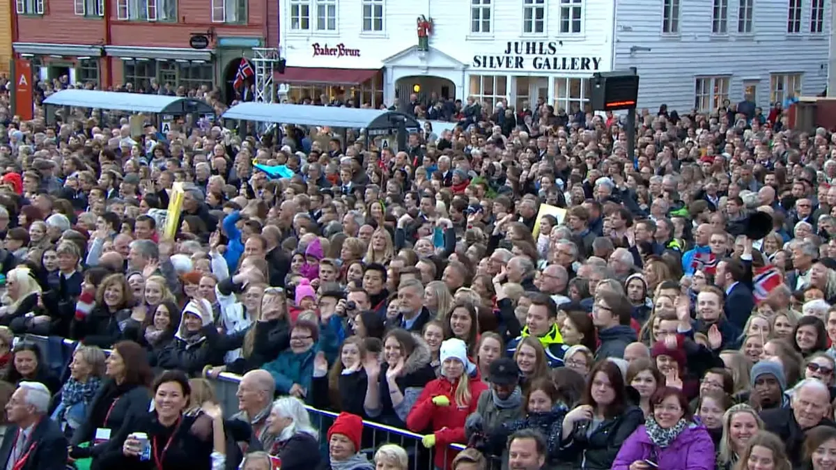 Large crowd gathered at Bryggen in Bergen